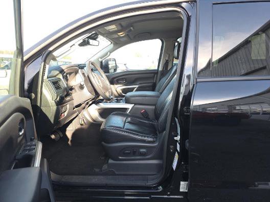 Used 2023 Nissan Titan SV w/ SV Convenience Package image 8