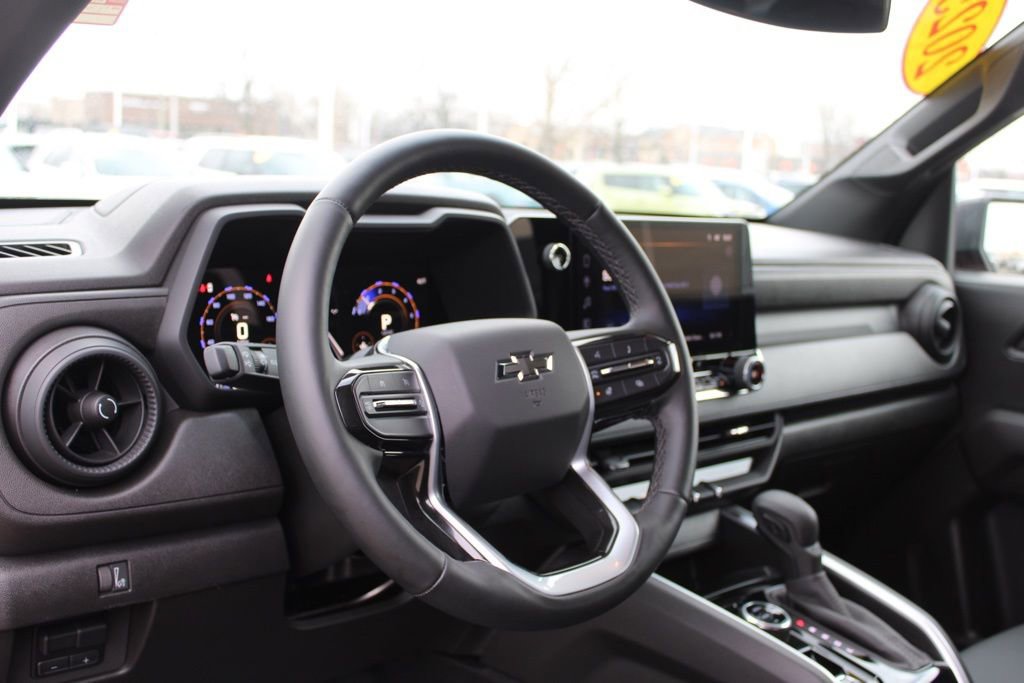 Used 2025 Chevrolet Colorado Trail Boss image 16