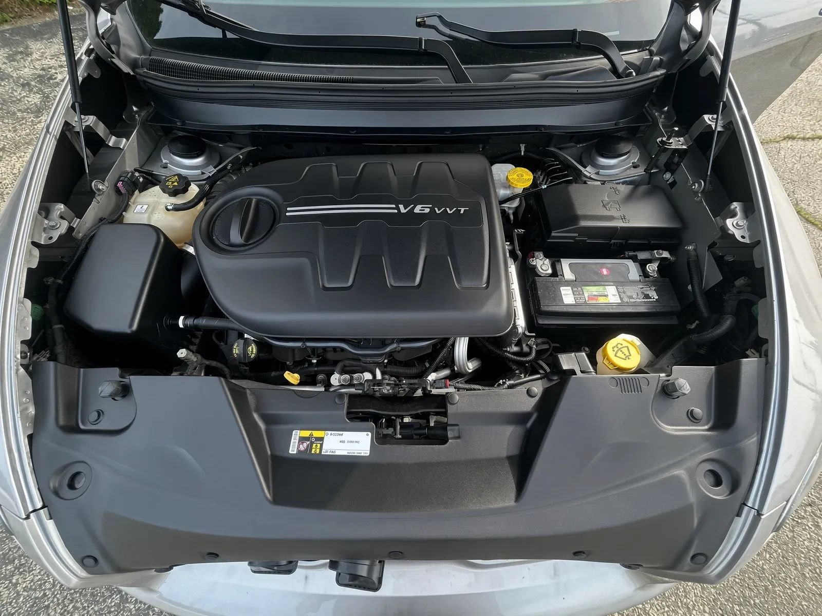 Used 2018 Jeep Cherokee Latitude w/ Cold Weather Group AWD/4WD image 17