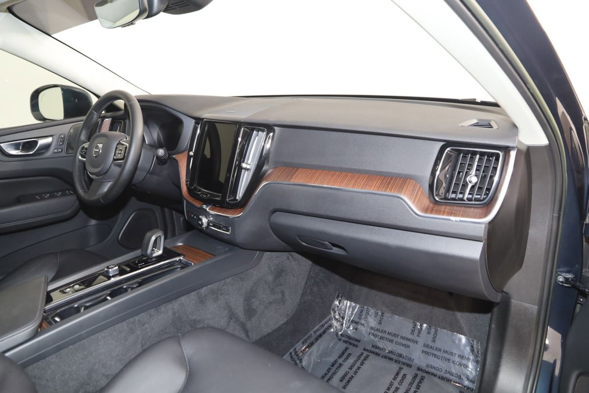Used 2023 Volvo XC60 T8 Plus AWD/4WD image 40