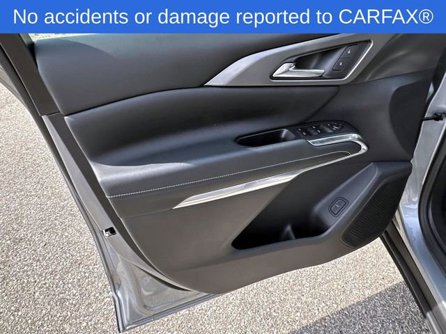 Used 2024 Chevrolet Traverse LT w/ Midnight/Sport Edition image 17