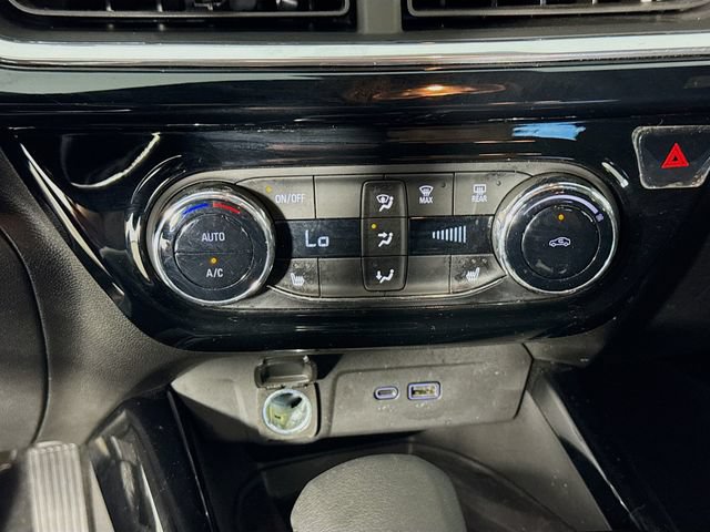 Used 2024 Chevrolet Trax RS w/ Sunroof Package FWD image 17
