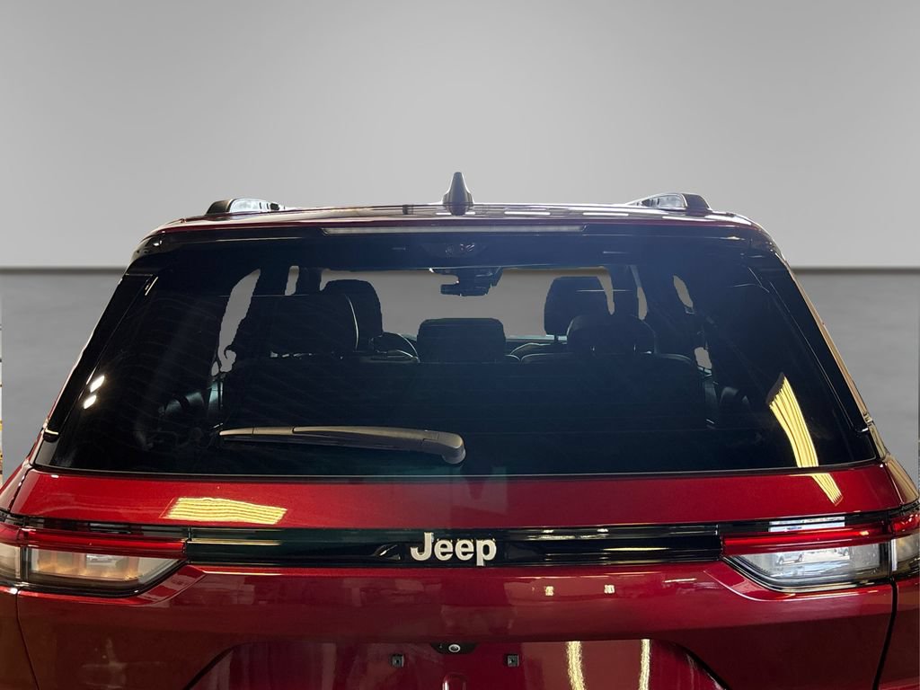 Used 2025 Jeep Grand Cherokee Limited w/ Luxury Tech Group II AWD/4WD image 20