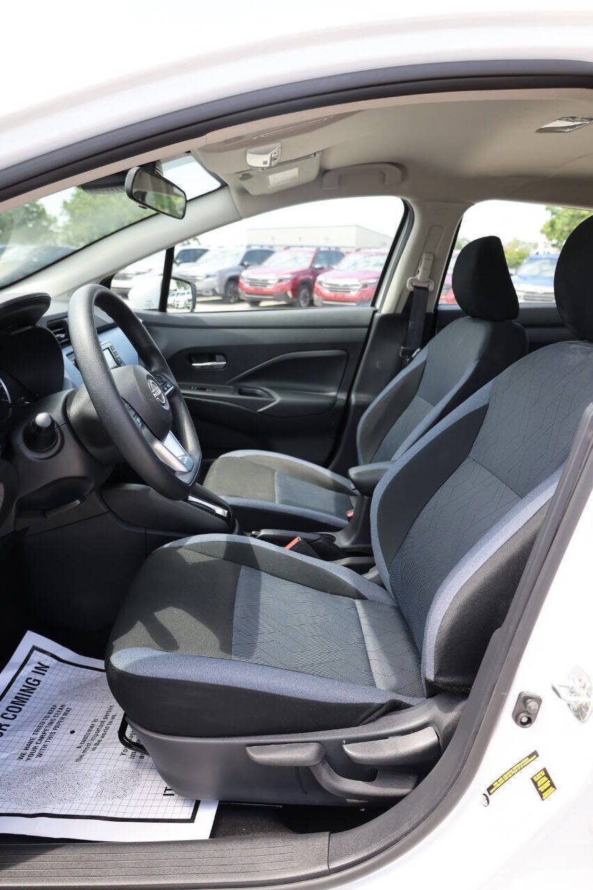 Used 2025 Nissan Versa SV w/ Trunk Package FWD image 13