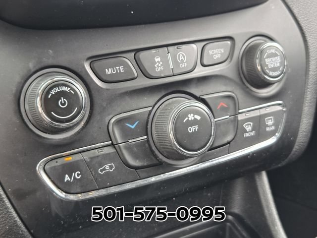 Used 2019 Jeep Cherokee Latitude Plus FWD image 21