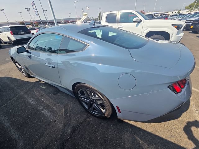 Used 2025 Ford Mustang Coupe RWD image 3