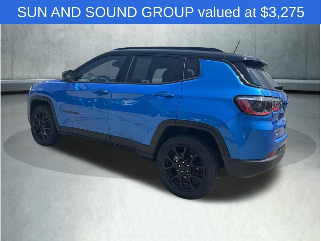 Used 2024 Jeep Compass Latitude w/ Sun and Sound Group AWD/4WD image 4