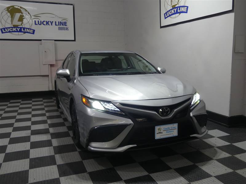 Used 2023 Toyota Camry XSE FWD image 5