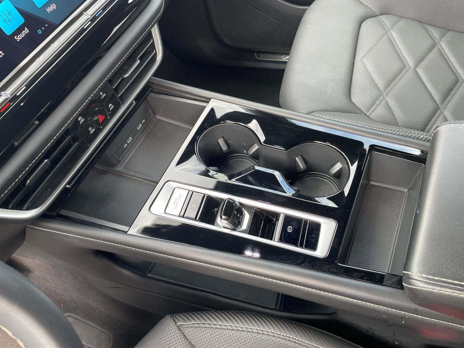 Used 2024 Volkswagen Atlas Cross Sport SE image 43