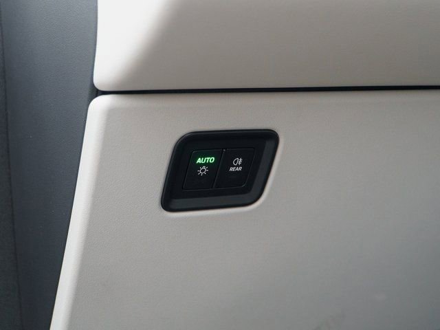 Certified 2025 Porsche Macan Electric image 27