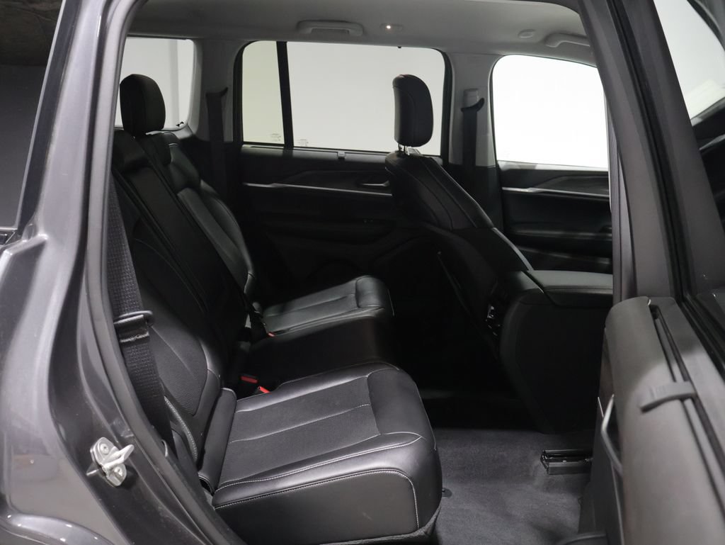 Certified 2023 Jeep Grand Cherokee Limited w/ Luxury Tech Group II AWD/4WD image 21