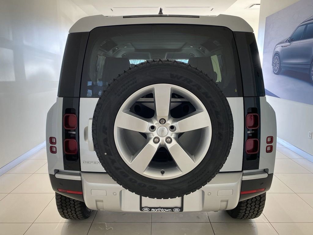 New 2024 Land Rover Defender 110 S image 3