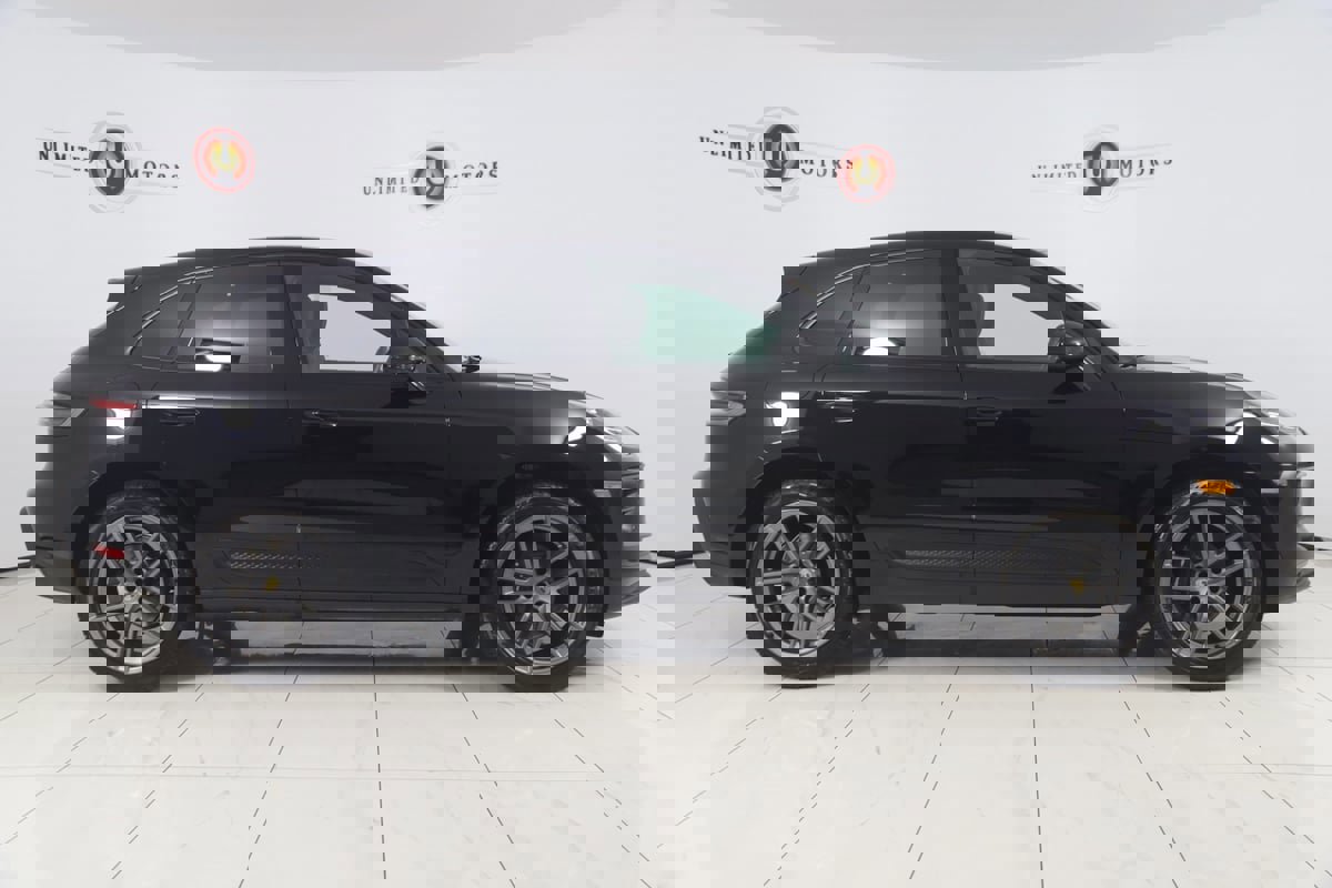 Used 2025 Porsche Macan image 2