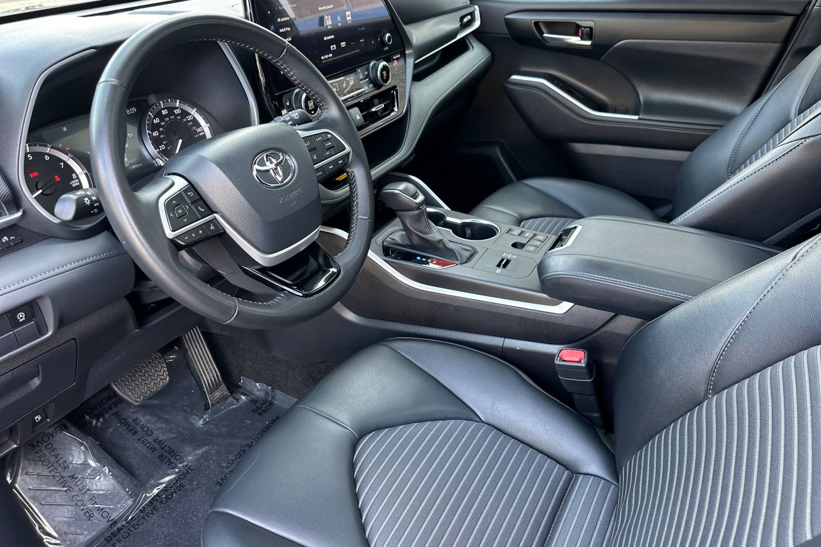 Used 2024 Toyota Highlander XSE FWD image 10