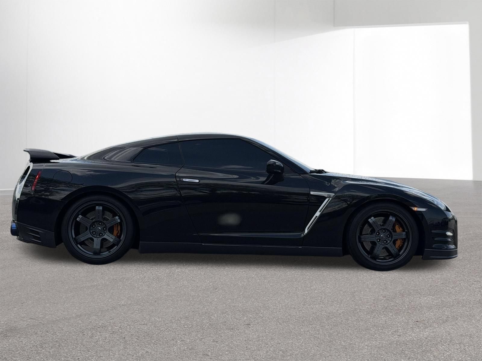Used 2015 Nissan GT-R Black Edition AWD/4WD image 6
