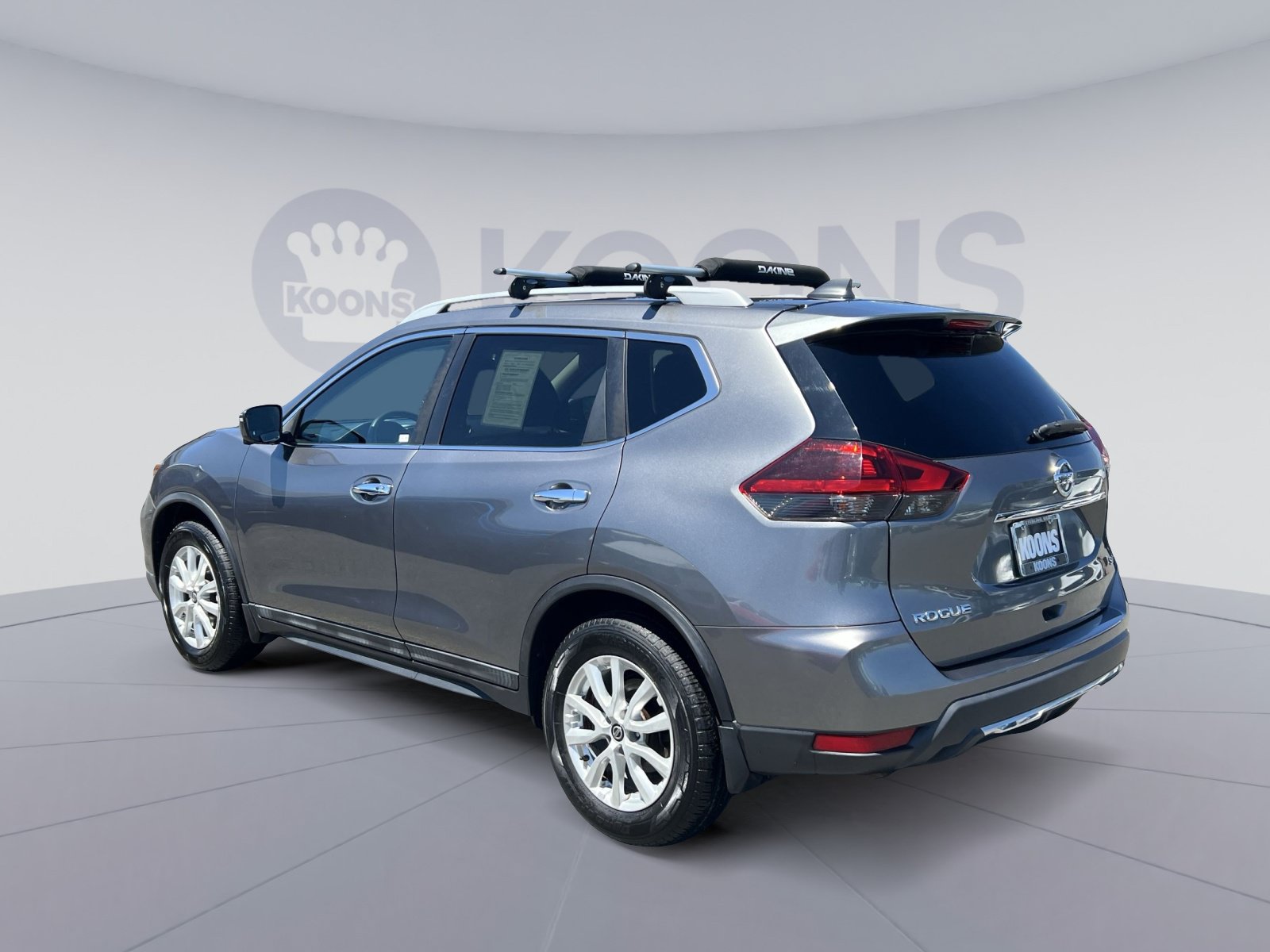 Used 2018 Nissan Rogue SV w/ Premium Package FWD image 8