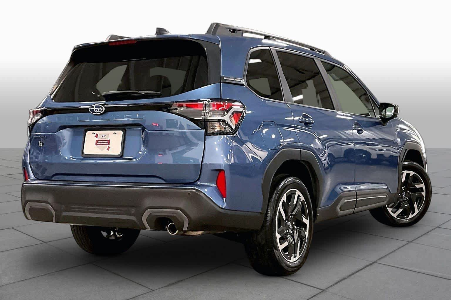 Used 2025 Subaru Forester Limited AWD/4WD image 13
