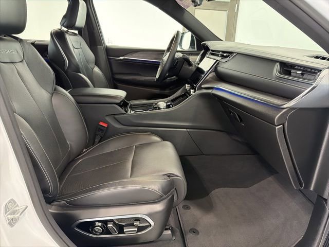 Used 2023 Jeep Grand Cherokee Overland w/ Adv Protech Group III image 23