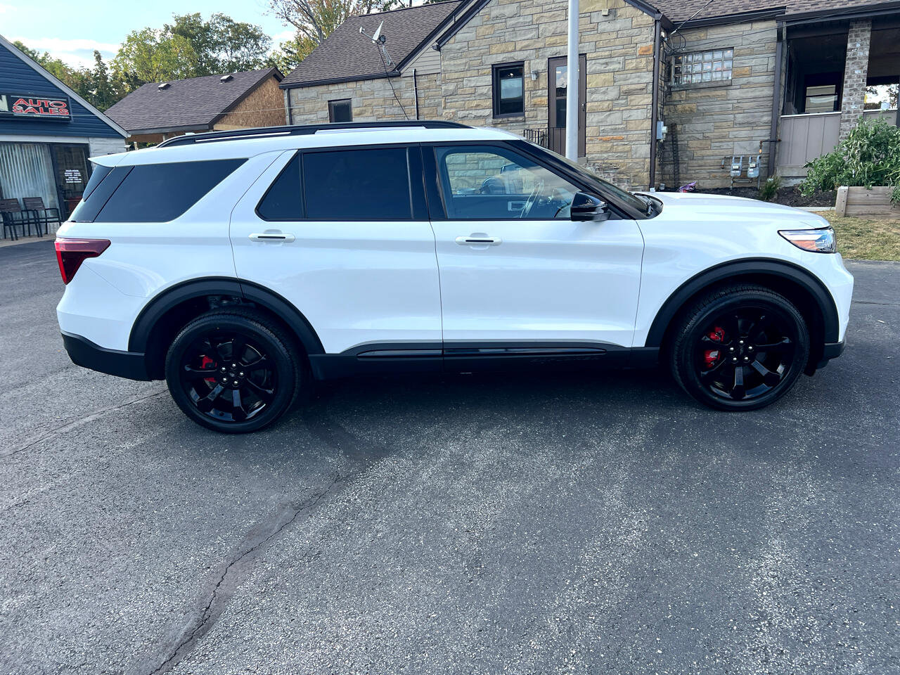 Used 2022 Ford Explorer ST w/ Equipment Group 401A image 4