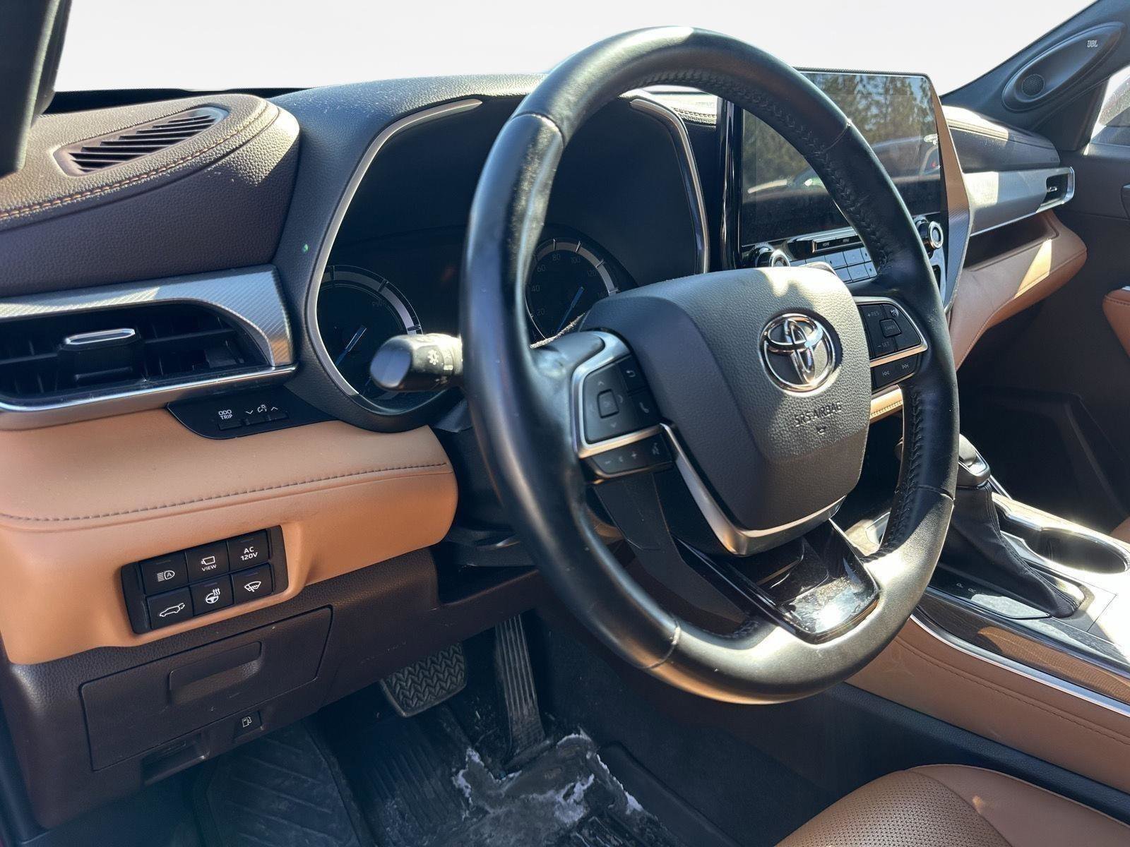 Used 2021 Toyota Highlander Platinum image 11