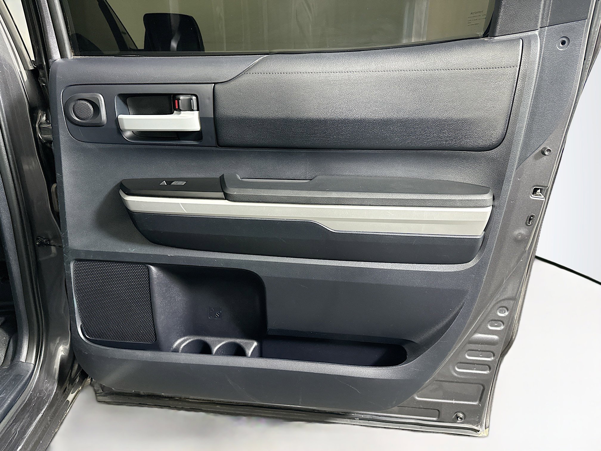 Used 2015 Toyota Tundra SR5 w/ SR5 Upgrade Package image 30