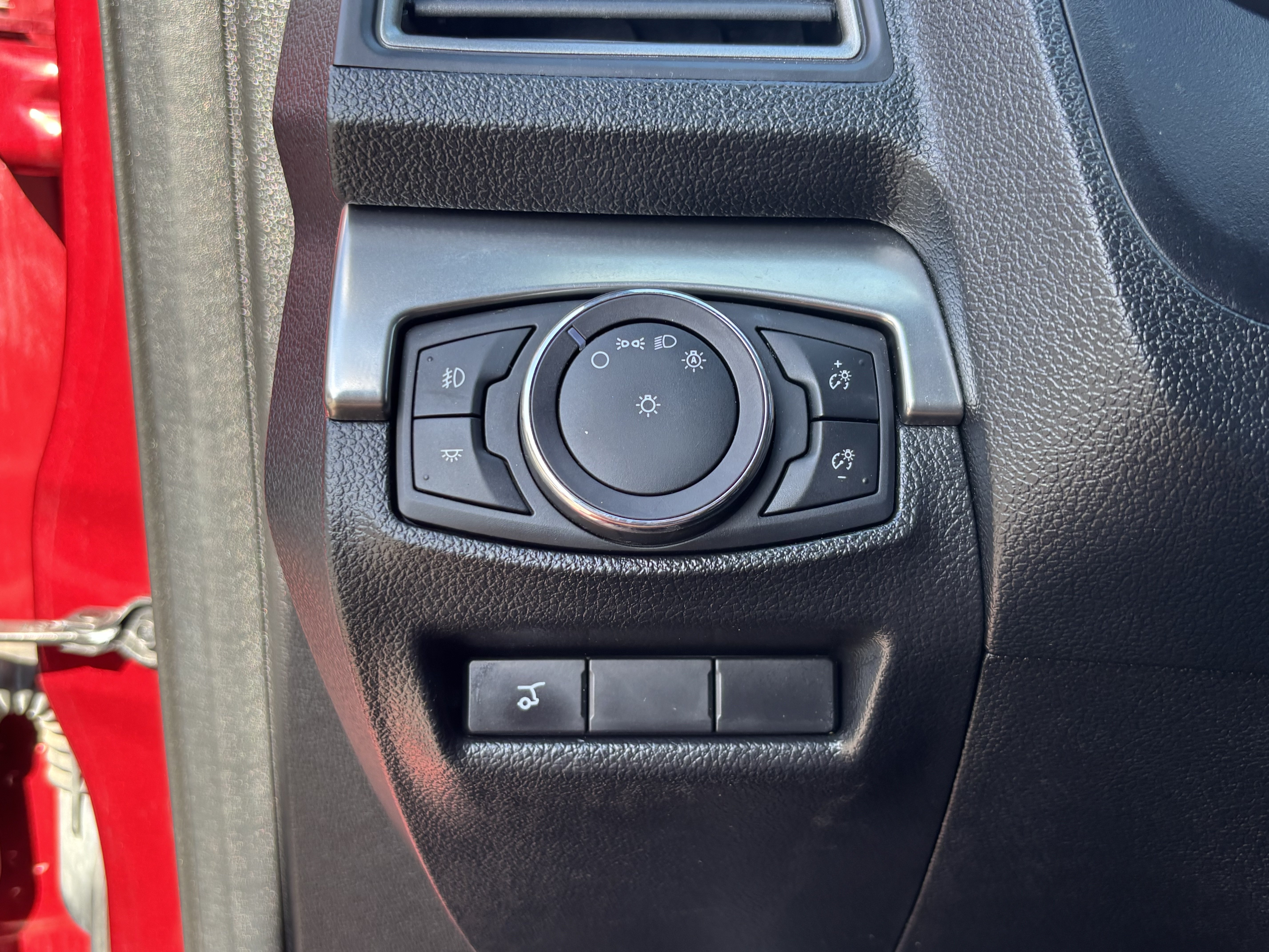 Used 2019 Ford Explorer XLT w/ Equipment Group 202A FWD image 42