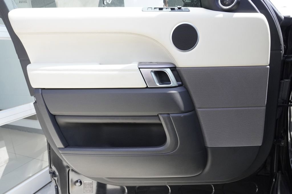 Used 2014 Land Rover Range Rover Sport HSE AWD/4WD image 17
