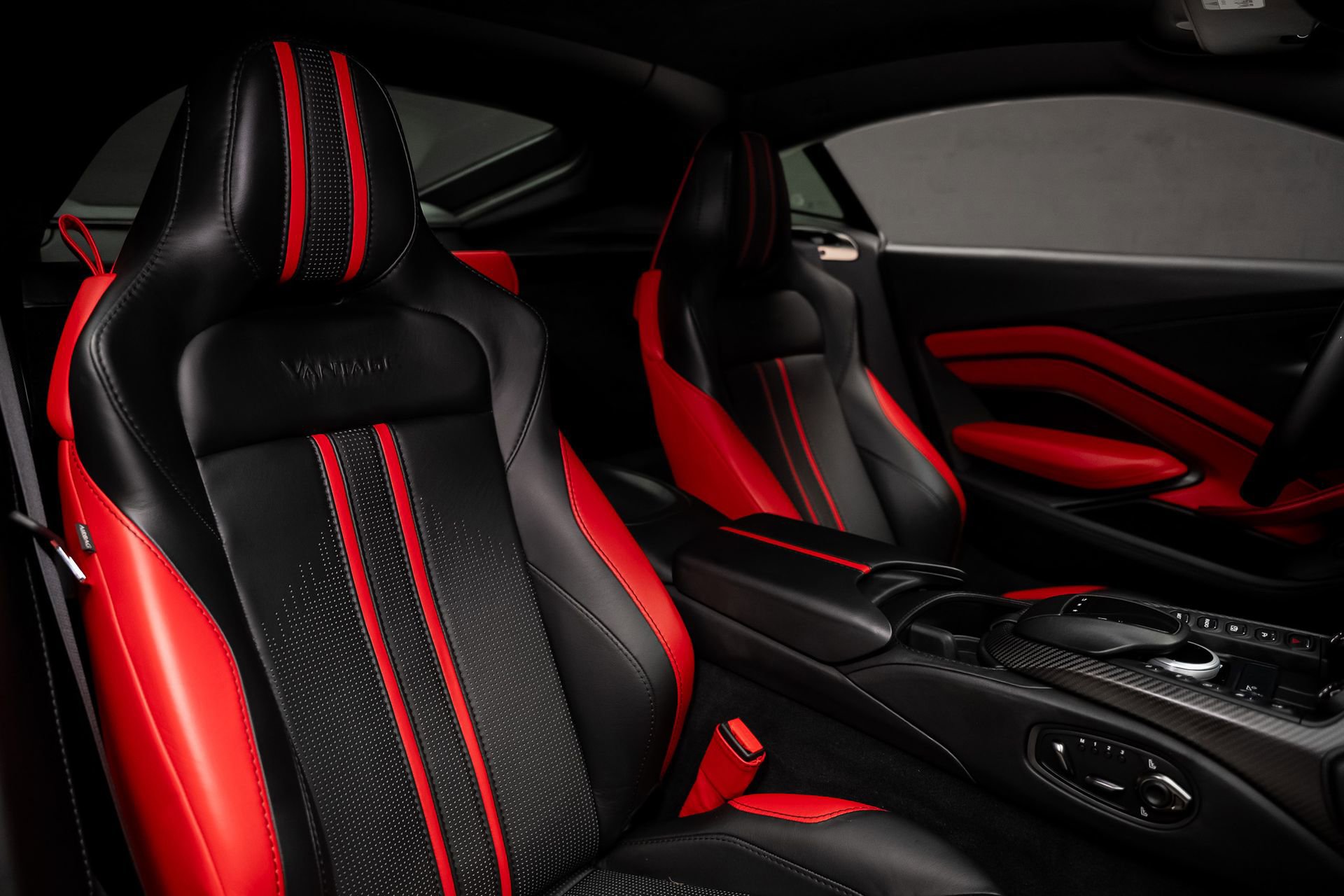 Used 2019 Aston Martin V8 Vantage Coupe RWD image 60