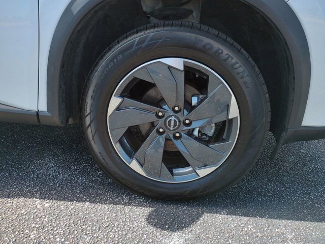 Used 2024 Nissan Rogue SV AWD/4WD image 12