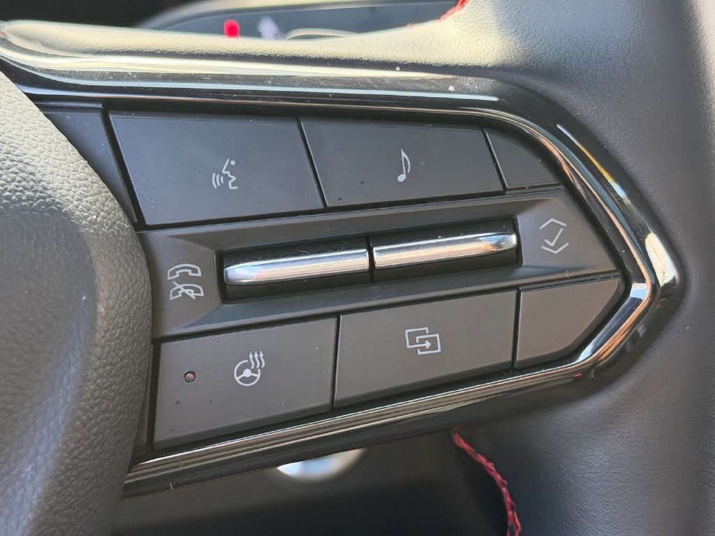 Used 2025 Chevrolet Traverse RS AWD/4WD image 32