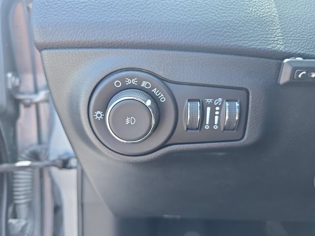 Used 2021 Jeep Compass Latitude w/ Sun and Sound Group FWD image 19