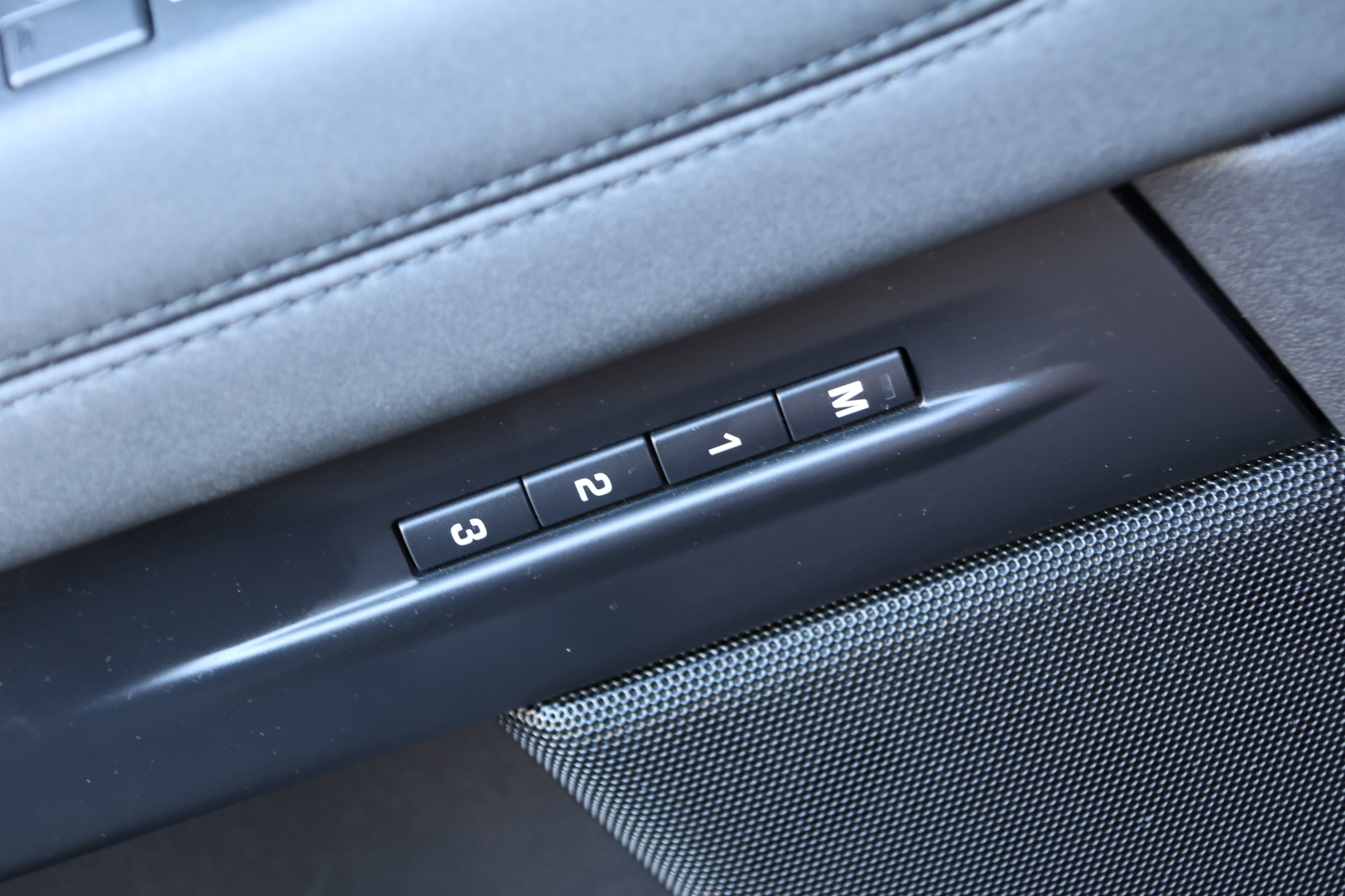 Used 2020 Land Rover Range Rover Evoque SE image 14