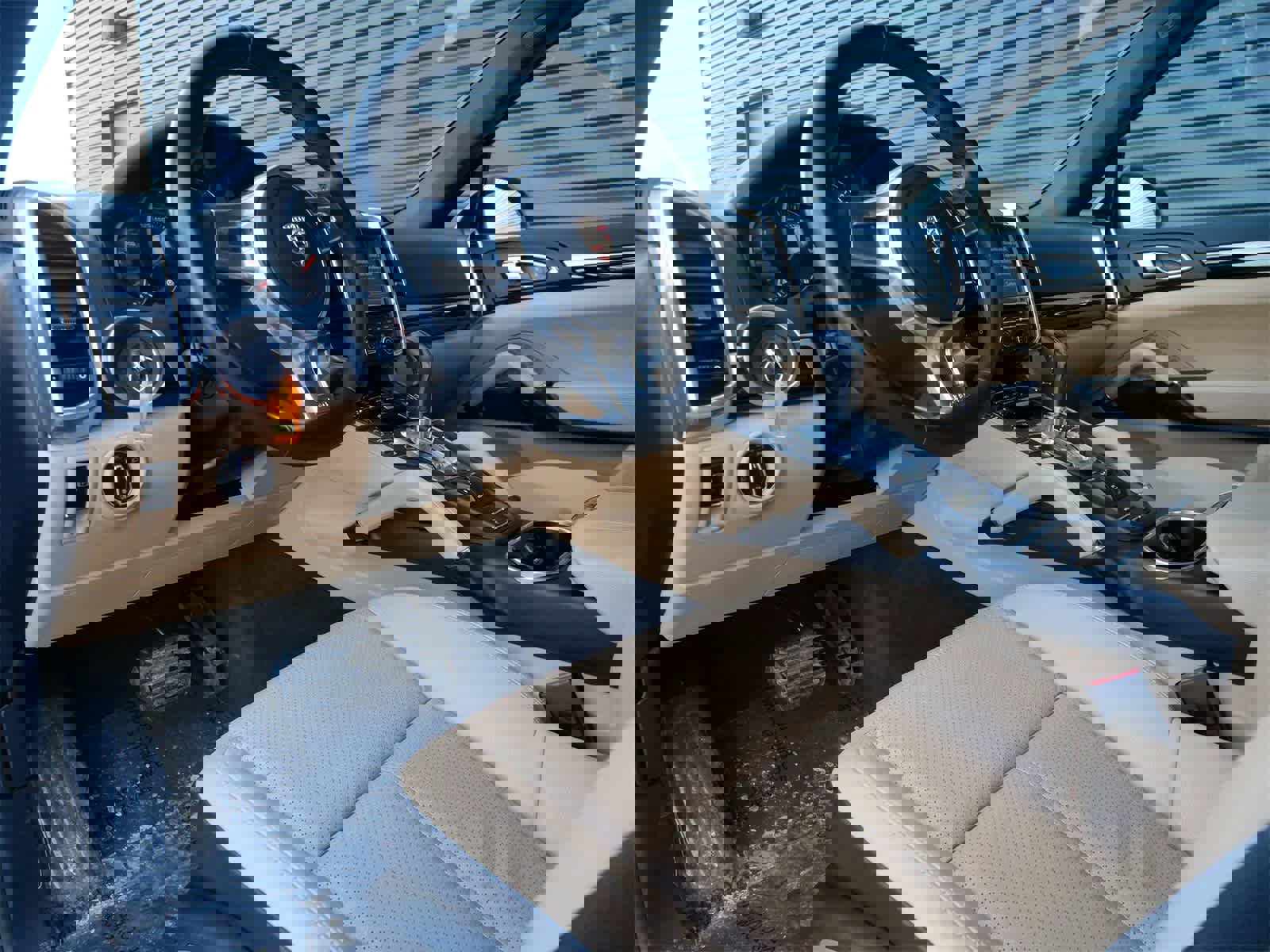 Used 2014 Porsche Cayenne Diesel Platinum Edition image 4