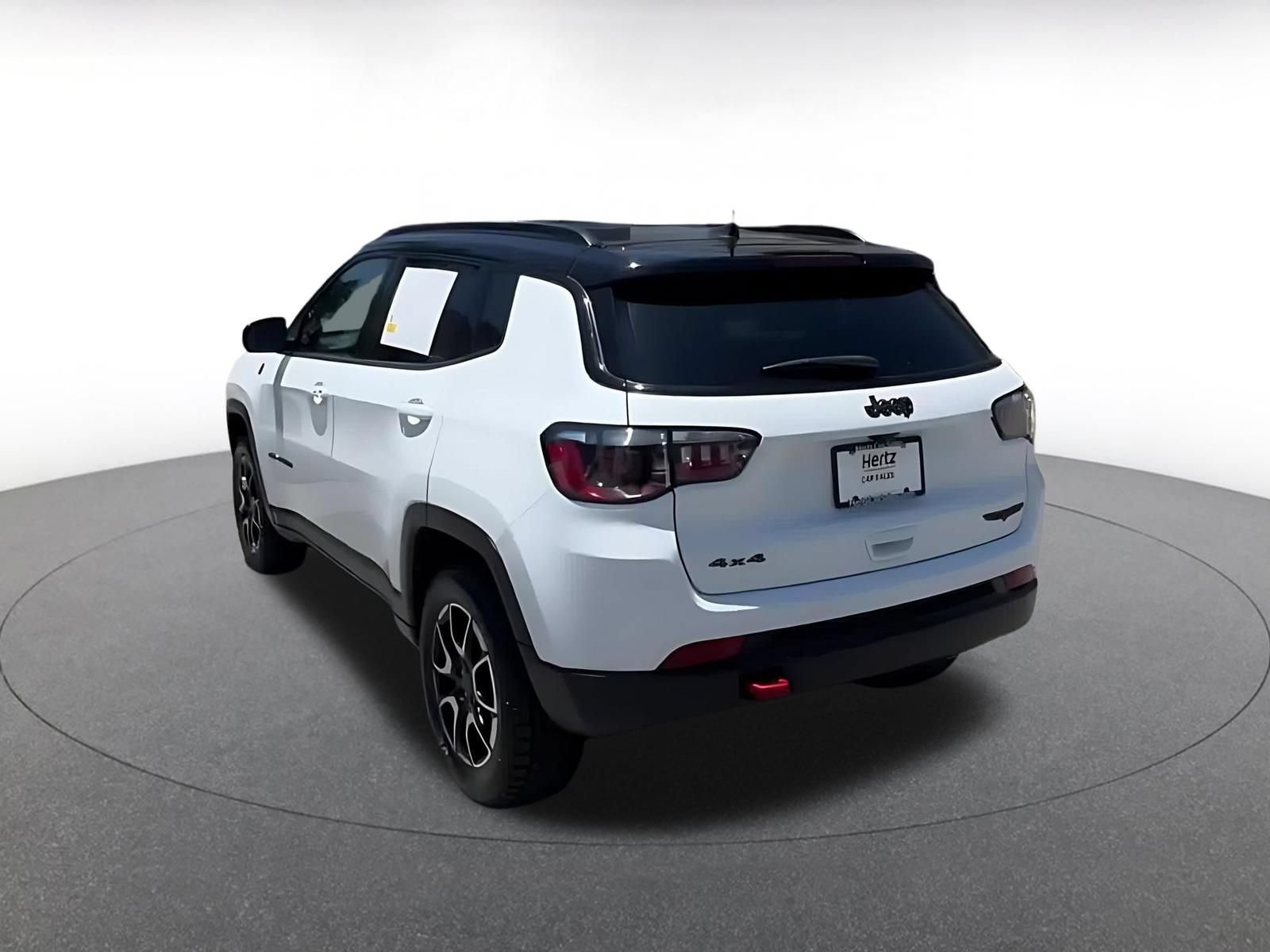 Used 2025 Jeep Compass Trailhawk AWD/4WD image 10