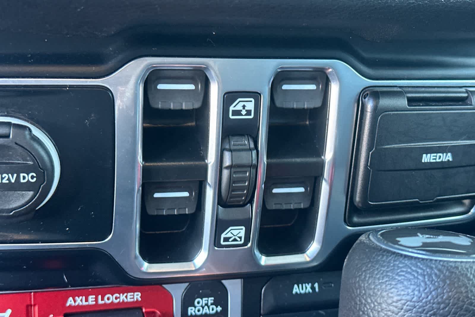 Used 2024 Jeep Wrangler Unlimited AWD/4WD image 13