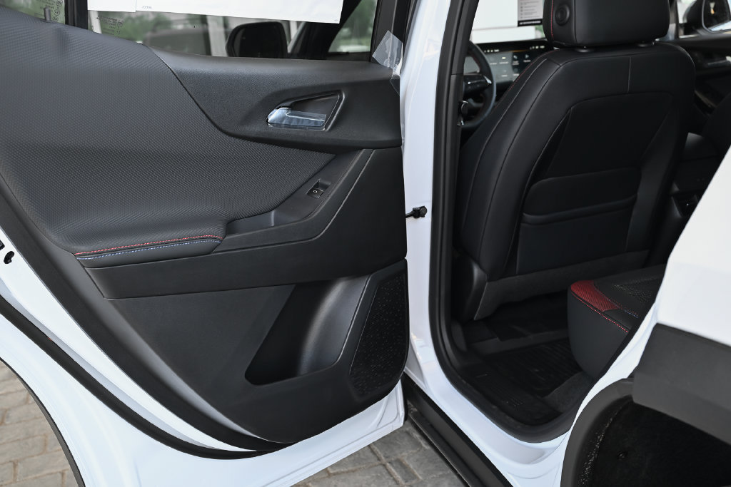 New 2026 Chevrolet Equinox RS FWD image 35