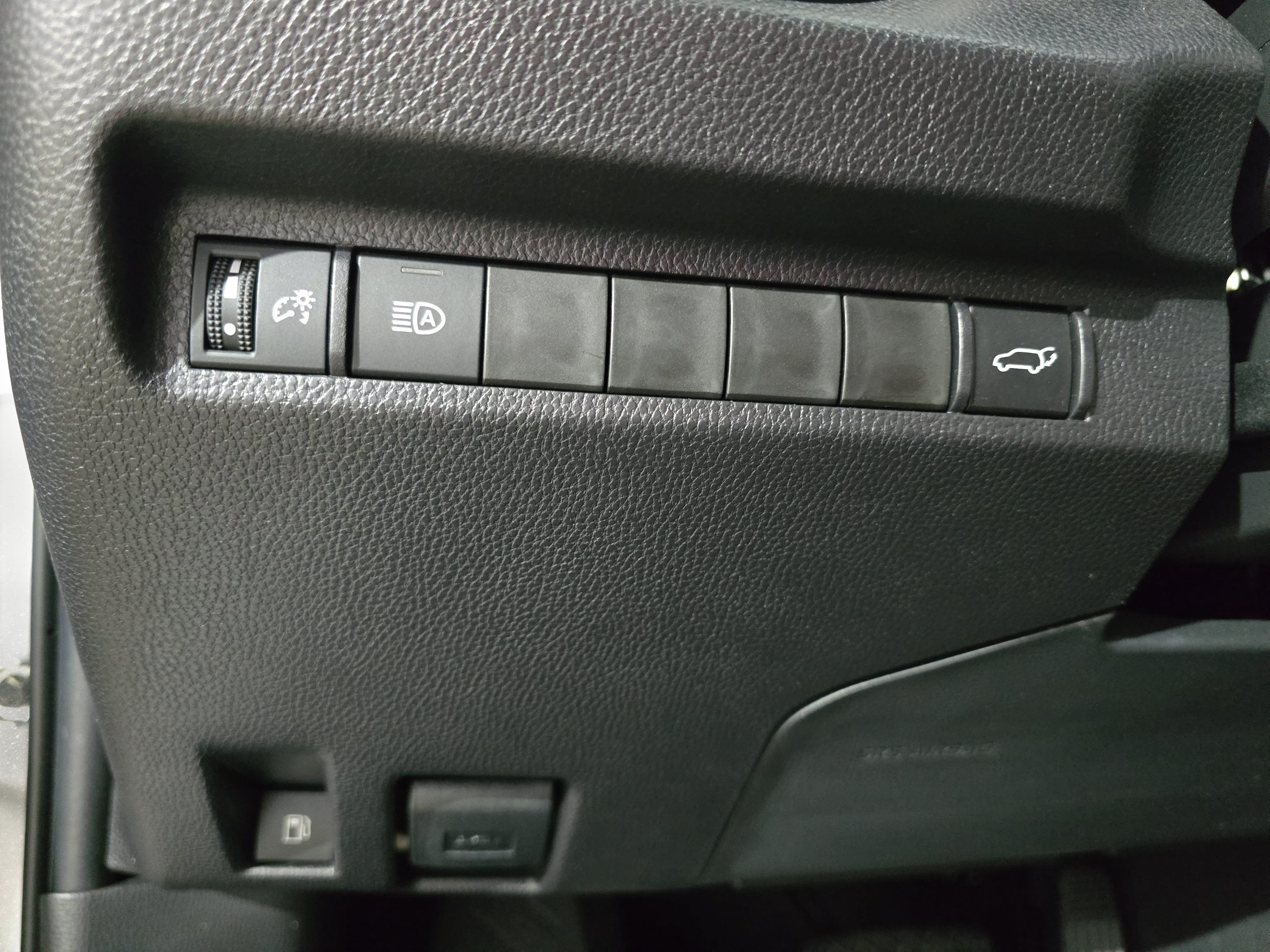 Used 2025 Toyota RAV4 XLE Premium AWD/4WD image 23