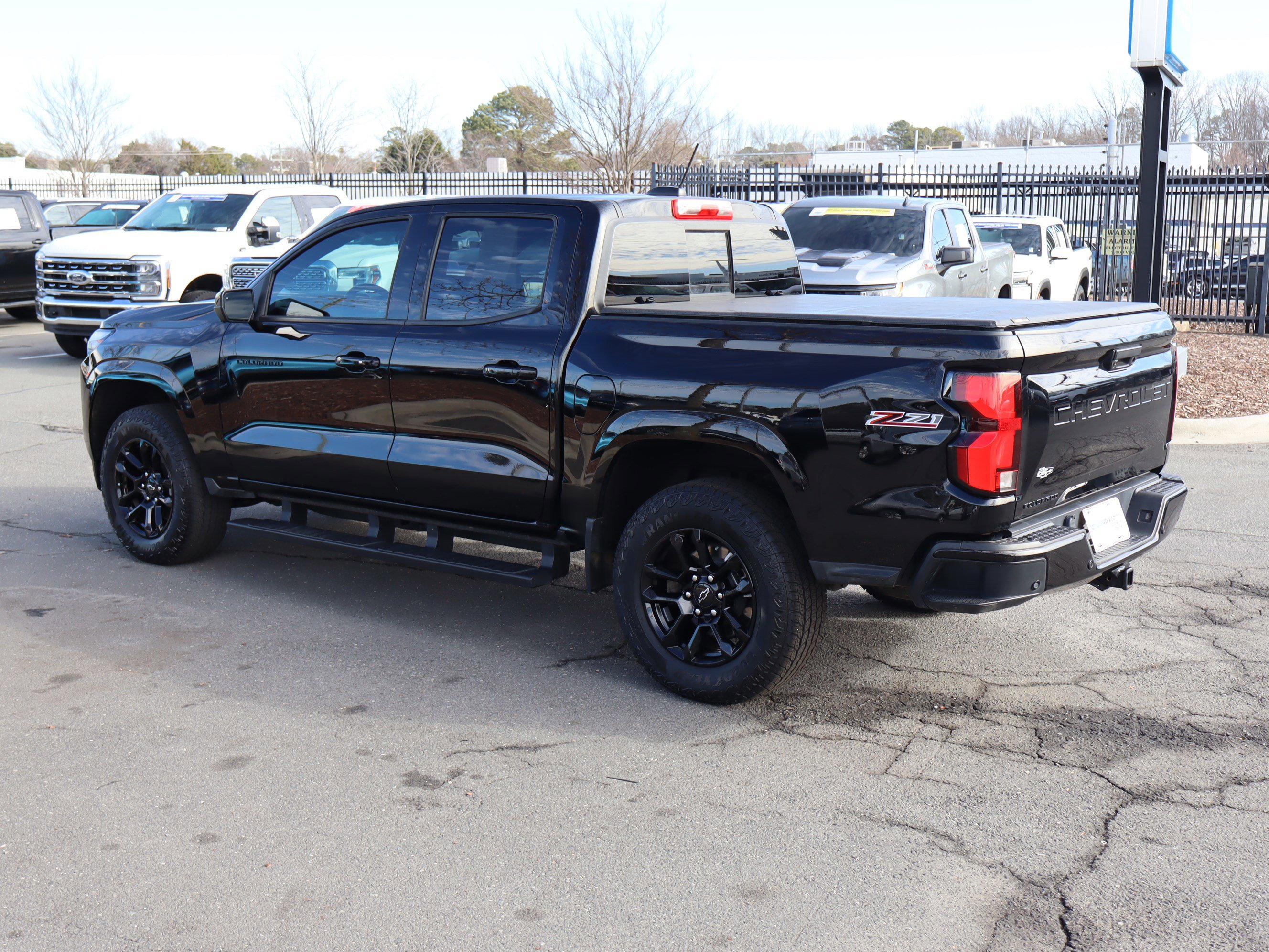 Certified 2025 Chevrolet Colorado Z71 w/ Midnight Edition image 8