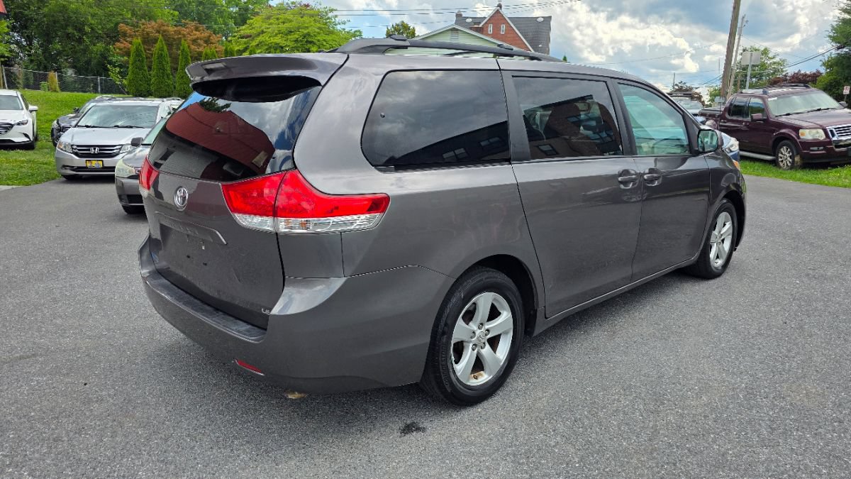 Used 2011 Toyota Sienna LE w/ Towing Pkg FWD image 7