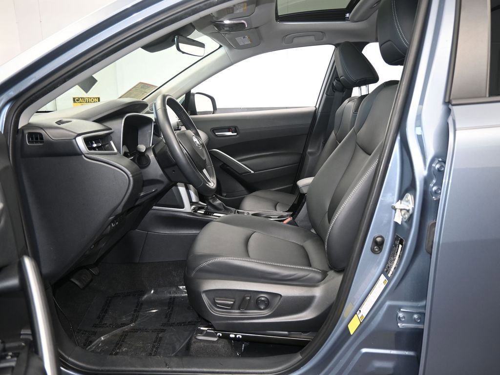Used 2022 Toyota Corolla Cross XLE image 13