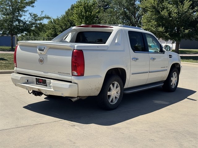 Used 2013 Cadillac Escalade EXT AWD/4WD image 4
