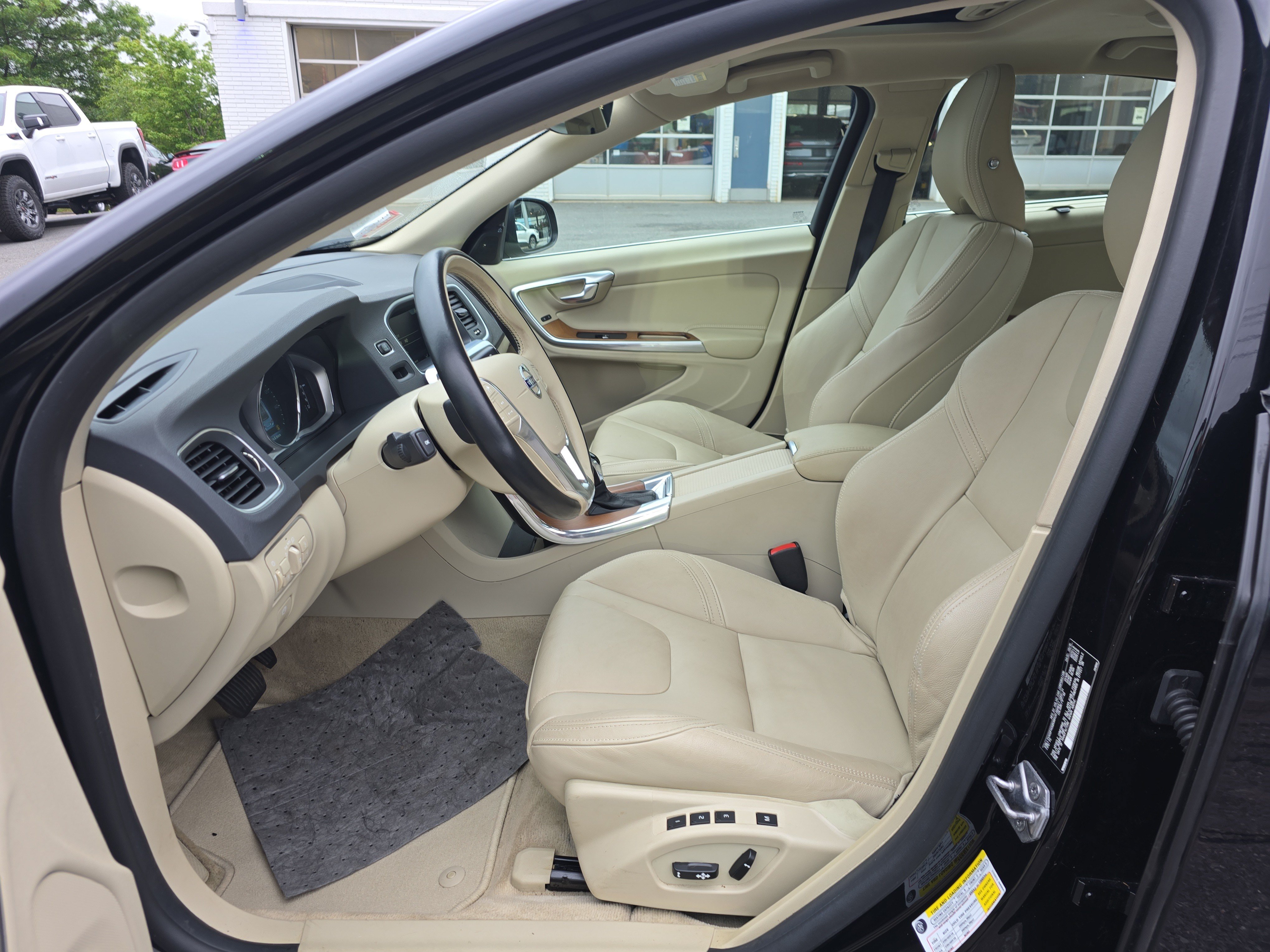 Used 2016 Volvo S60 T5 Inscription Platinum FWD image 11