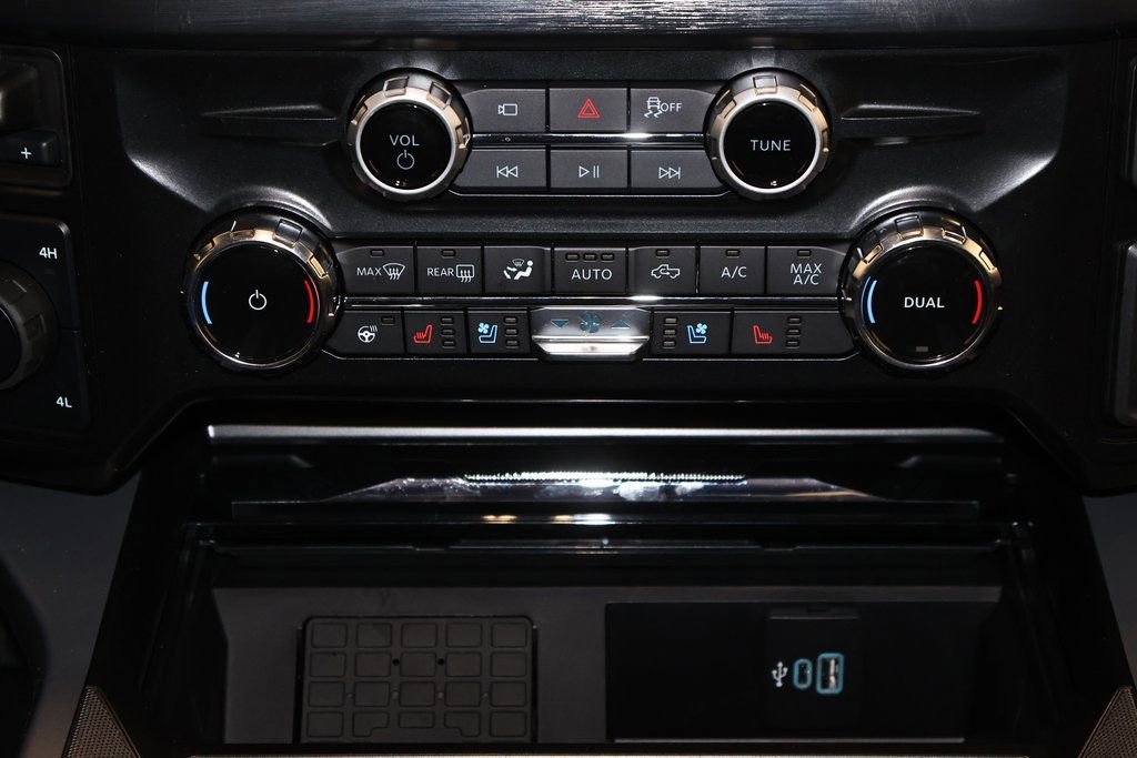 New 2026 Ford F250 Lariat w/ Black Appearance Package image 32