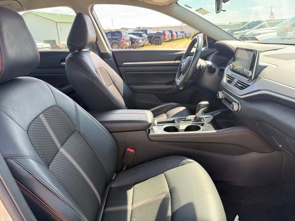 Used 2024 Nissan Altima 2.5 SR FWD image 40