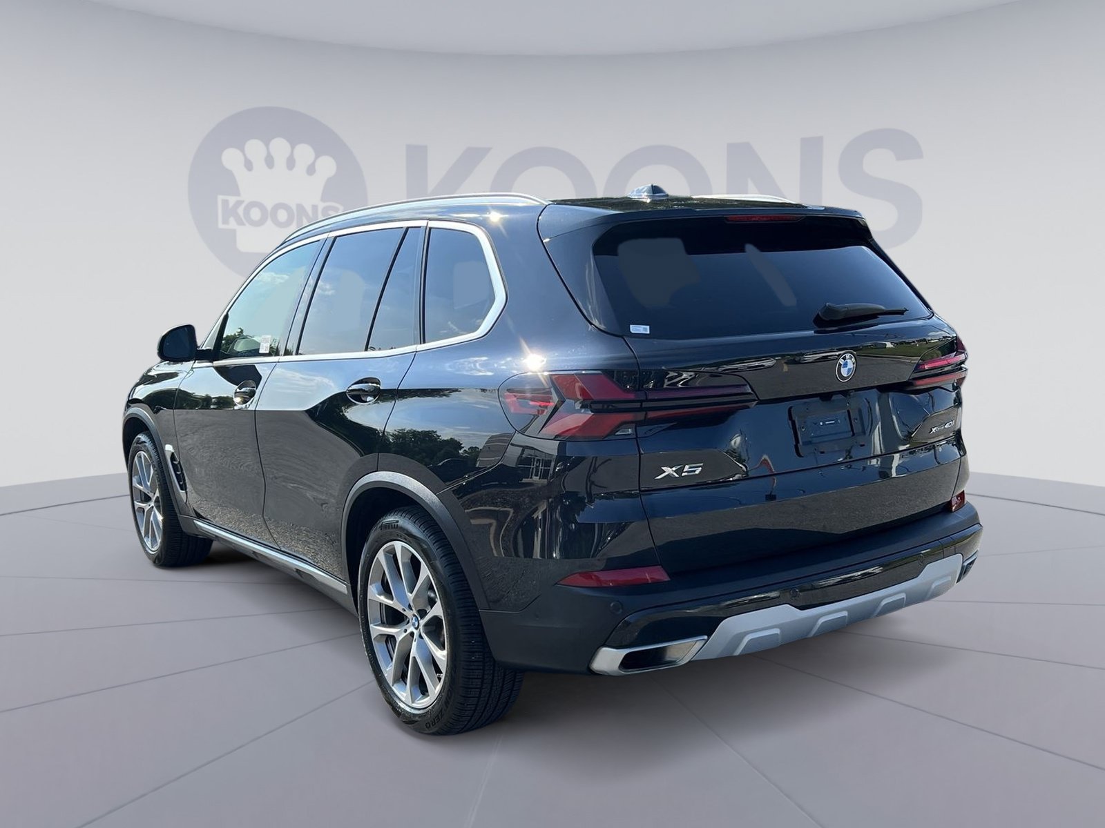 Used 2025 BMW X5 xDrive40i w/ Premium Package AWD/4WD image 4