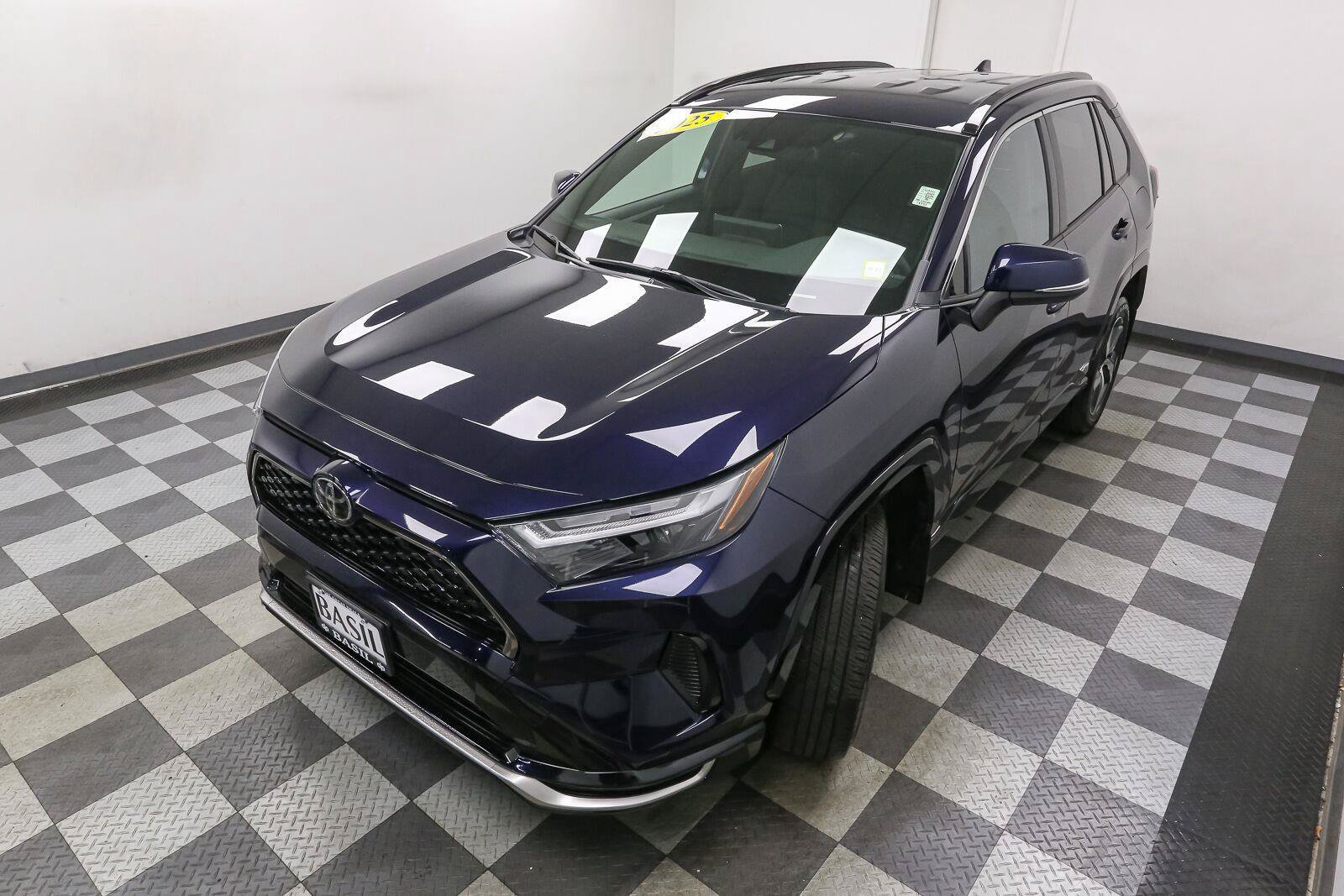 Used 2025 Toyota RAV4 SE AWD/4WD image 6