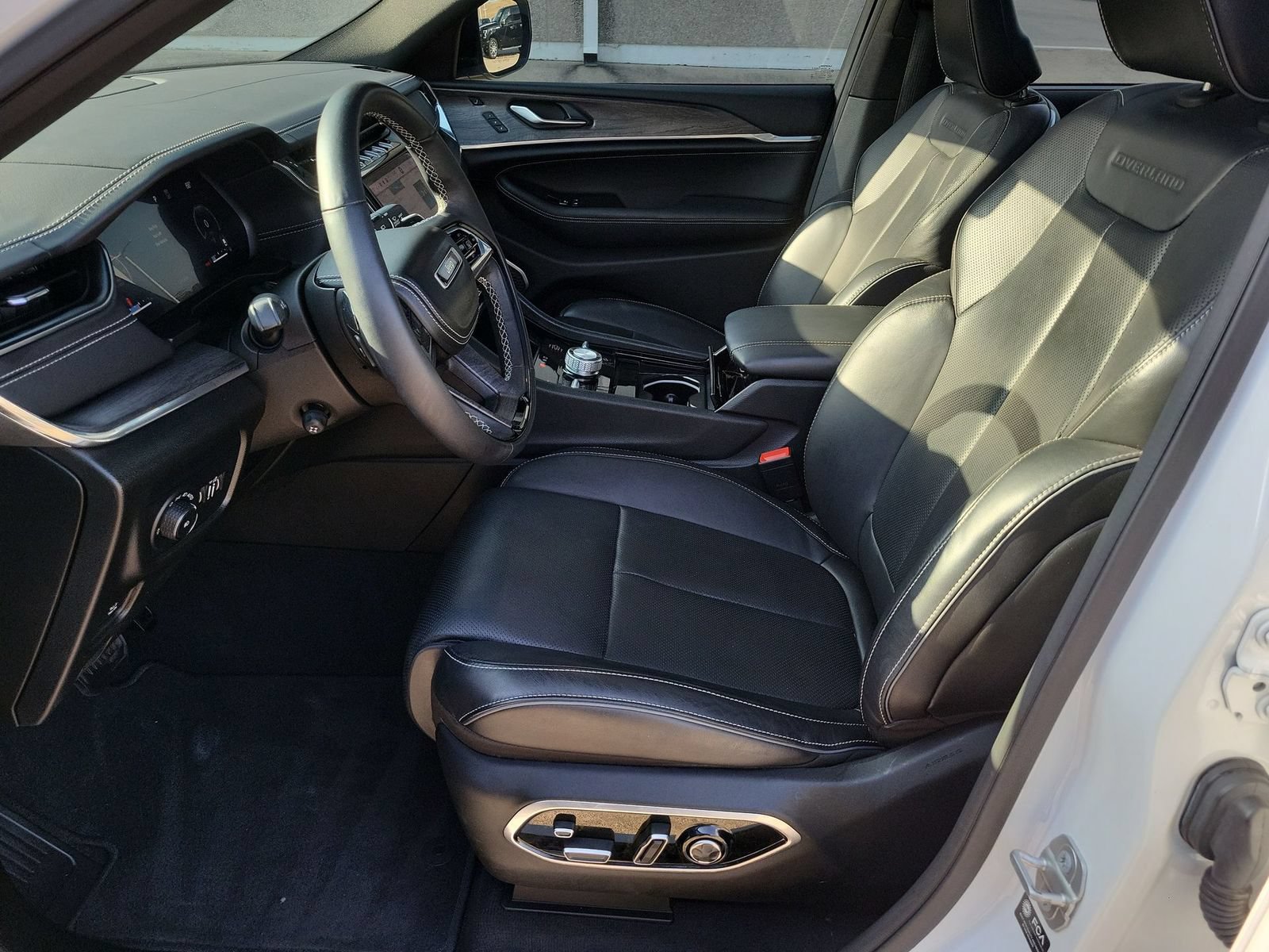 Used 2023 Jeep Grand Cherokee L Overland w/ Advanced Protech Group III AWD/4WD image 20