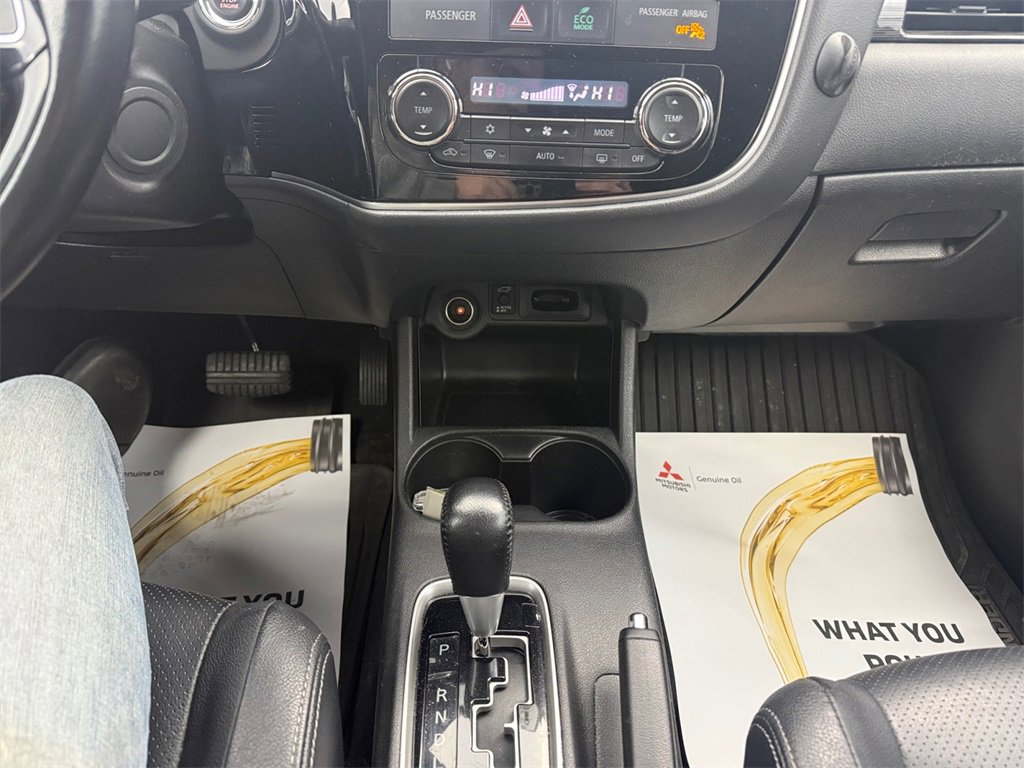 Used 2016 Mitsubishi Outlander GT image 21