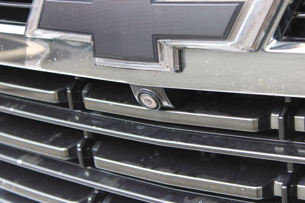 Used 2022 Chevrolet Suburban RST w/ Luxury Package AWD/4WD image 8