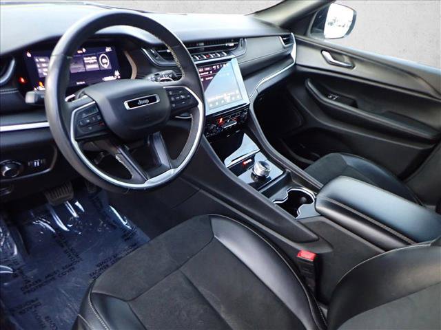 Used 2024 Jeep Grand Cherokee Altitude image 11